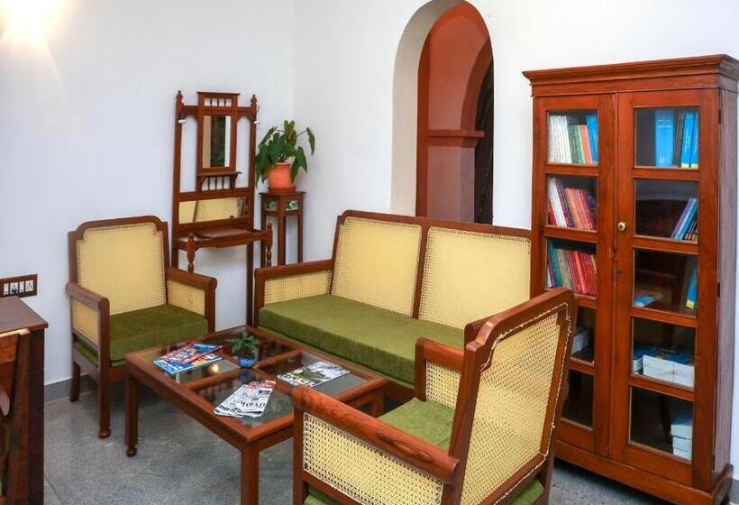 호텔 Mango Hill La Serene Puducherry