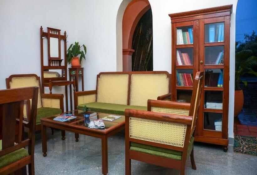 호텔 Mango Hill La Serene Puducherry