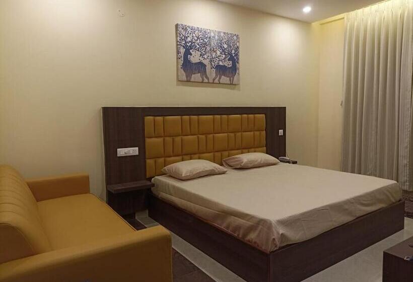 Отель Maturi Residence