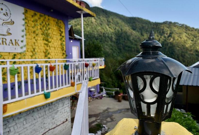 호텔 Merak Cafe & Stay