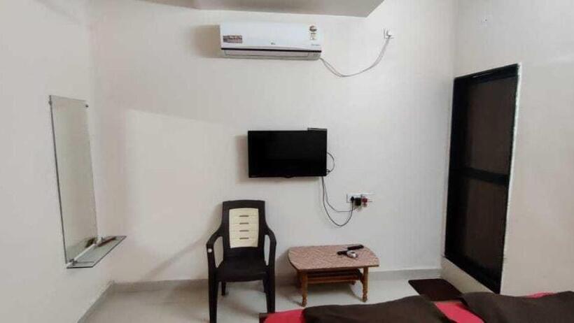 ホテル Oyo 81182 Aashirvaad Lodge