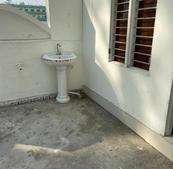 Отель Oyo 81257 Royal Guest House