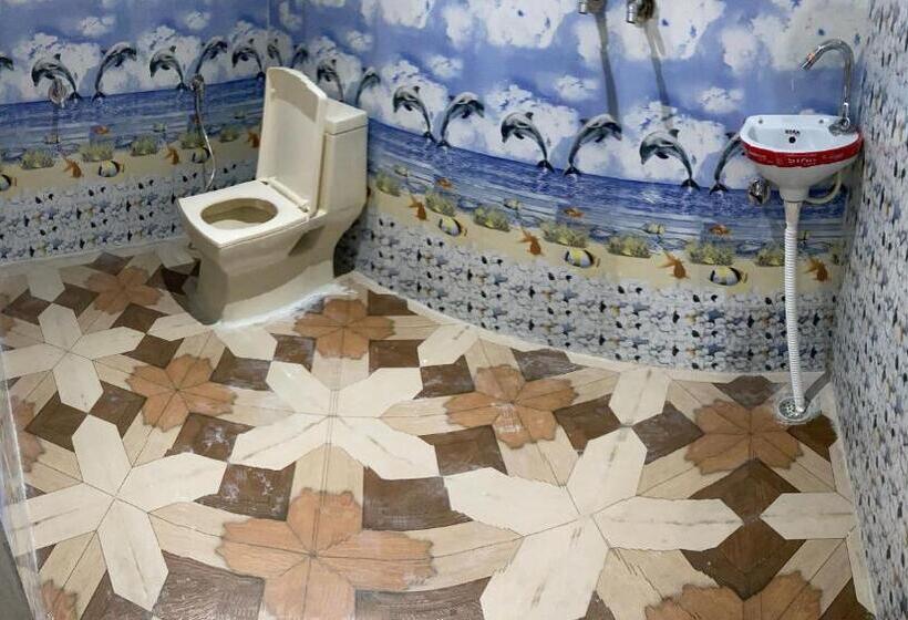 Отель Oyo 81257 Royal Guest House