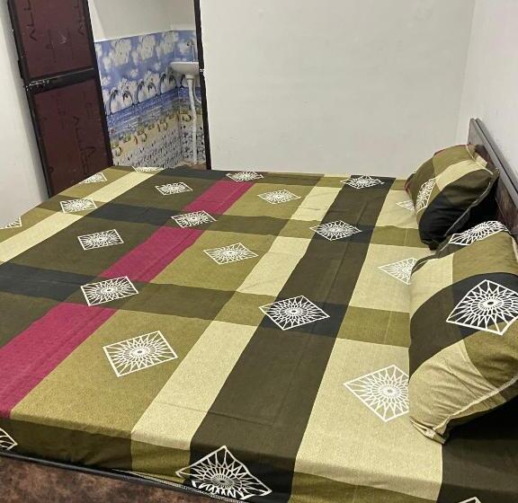 Отель Oyo 81257 Royal Guest House