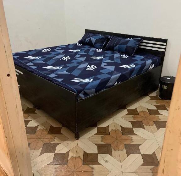 Отель Oyo 81257 Royal Guest House