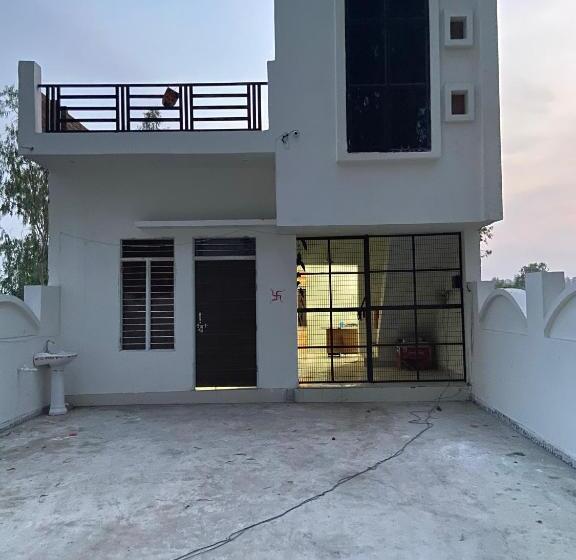 Отель Oyo 81257 Royal Guest House