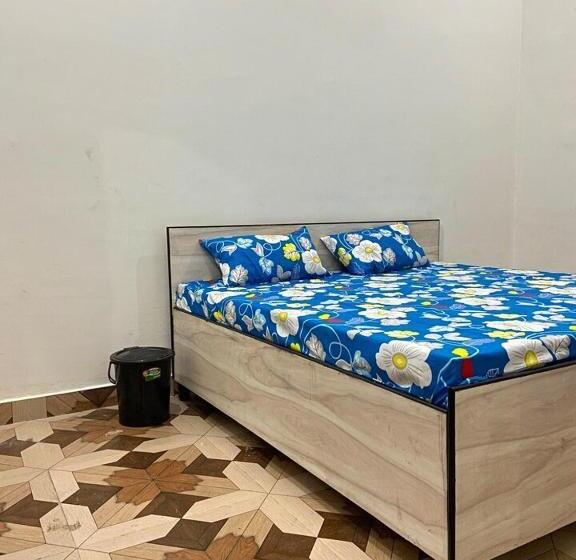 Отель Oyo 81257 Royal Guest House