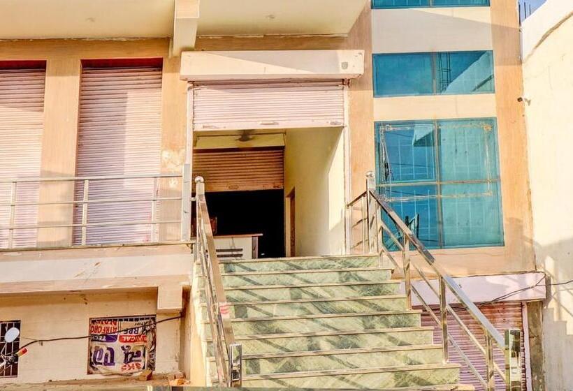 ホテル Oyo 81438 Mannat Guest House