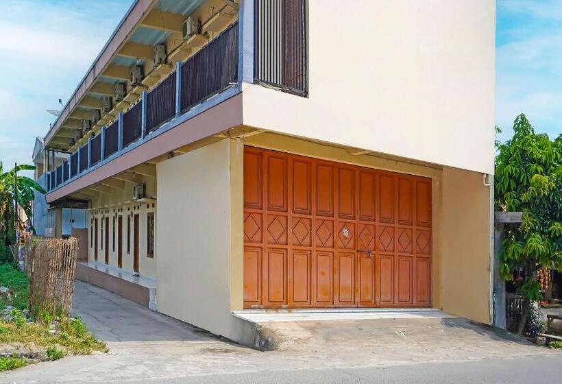 酒店 Oyo 92704 Pondok Bunga Lily