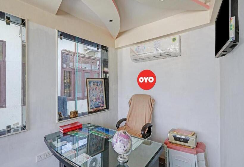 Отель Oyo Flagship 81203 New Meeranjay Mansion