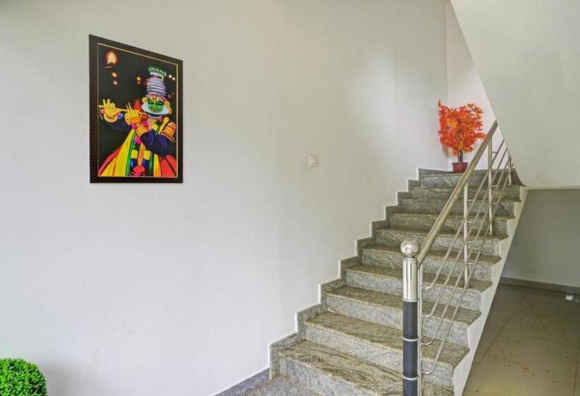 فندق Oyo Flagship 81260 Star Lights