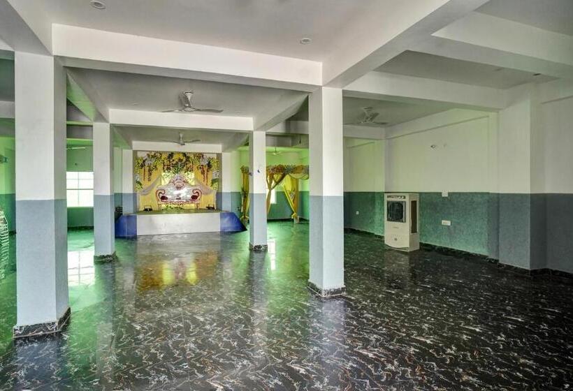 호텔 Oyo Flagship 81277 Om Shanti Aavashiya