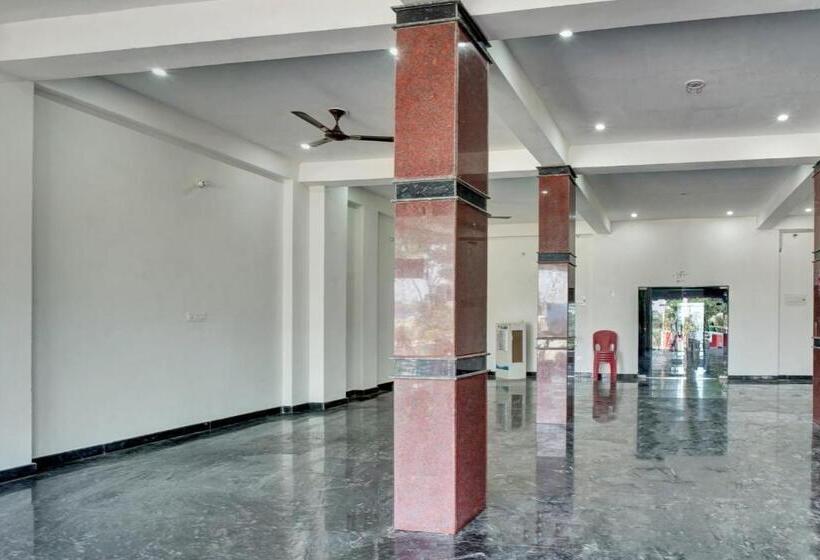ホテル Oyo Flagship 81277 Om Shanti Aavashiya