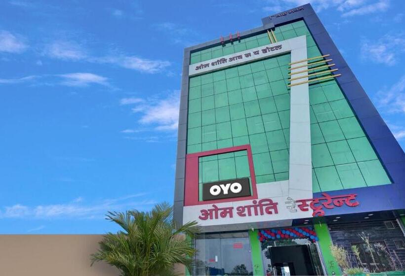 בית מלון כפרי Oyo Flagship 81277 Om Shanti Aavashiya