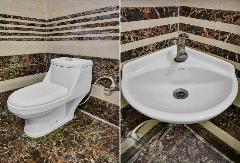 호텔 Oyo Flagship 81277 Om Shanti Aavashiya