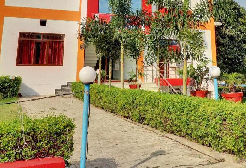 Отель Oyo Flagship 81412 Gayatri Parks