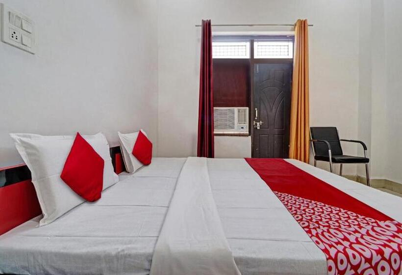 Отель Oyo Flagship 81412 Gayatri Parks