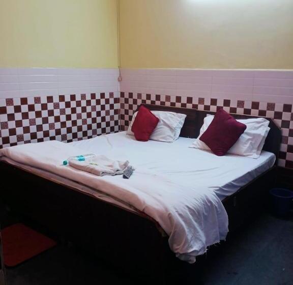 בית מלון כפרי Oyo Flagship 81493 Happy Inn