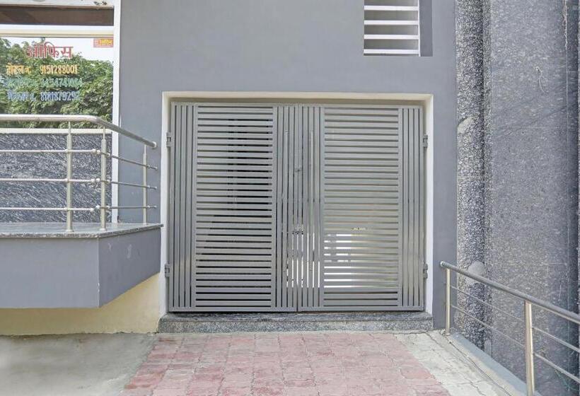 Отель Oyo Flagship Akshay Palace