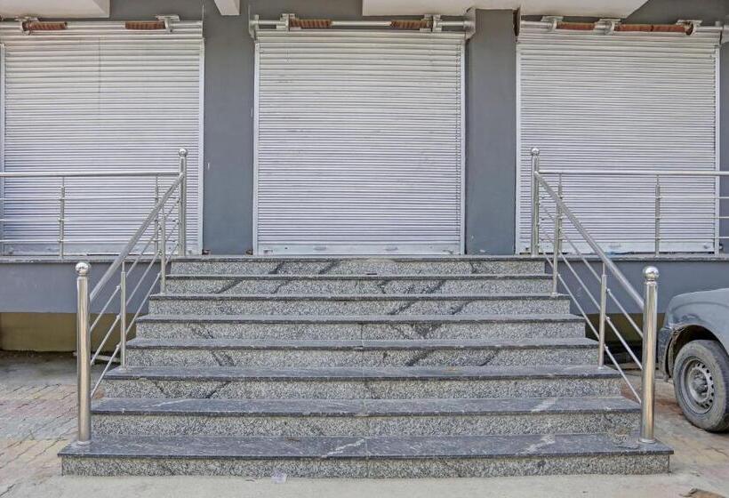 Отель Oyo Flagship Akshay Palace