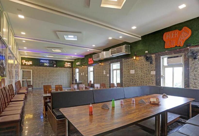 Отель Oyo Flagship Akshay Palace