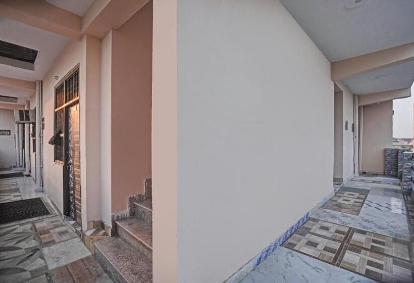 ホテル Oyo Flagship Moon Star Residency