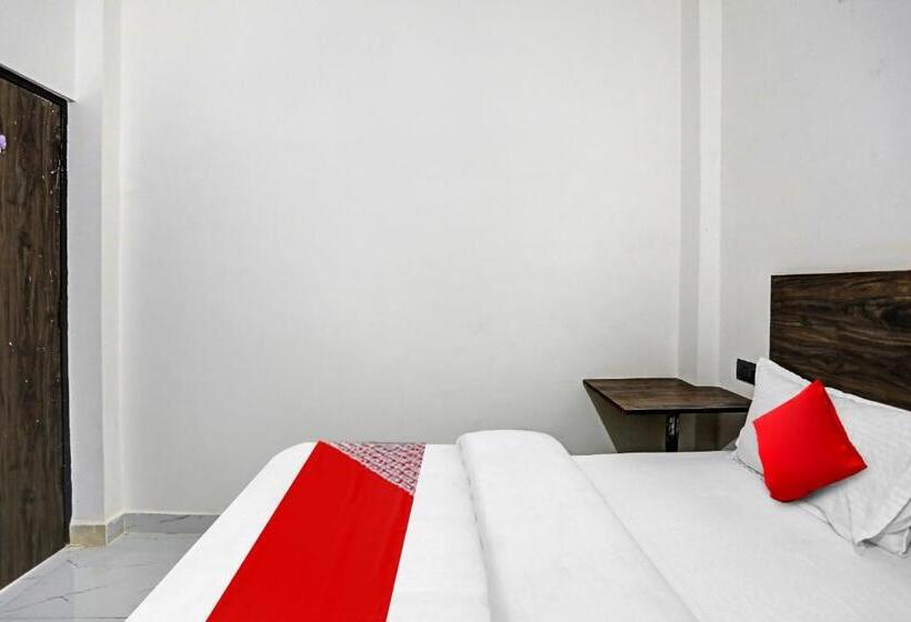 בית מלון כפרי Oyo Flagship Palacio Inn