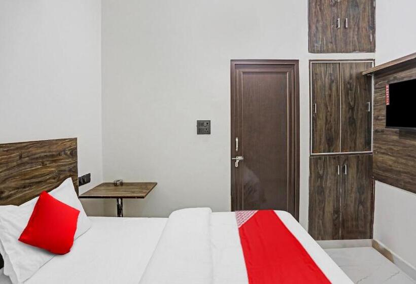 בית מלון כפרי Oyo Flagship Palacio Inn