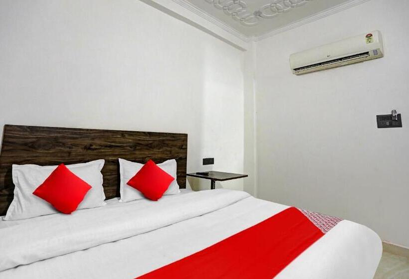 בית מלון כפרי Oyo Flagship Palacio Inn