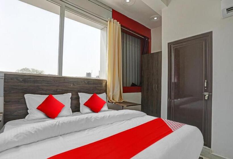 בית מלון כפרי Oyo Flagship Palacio Inn