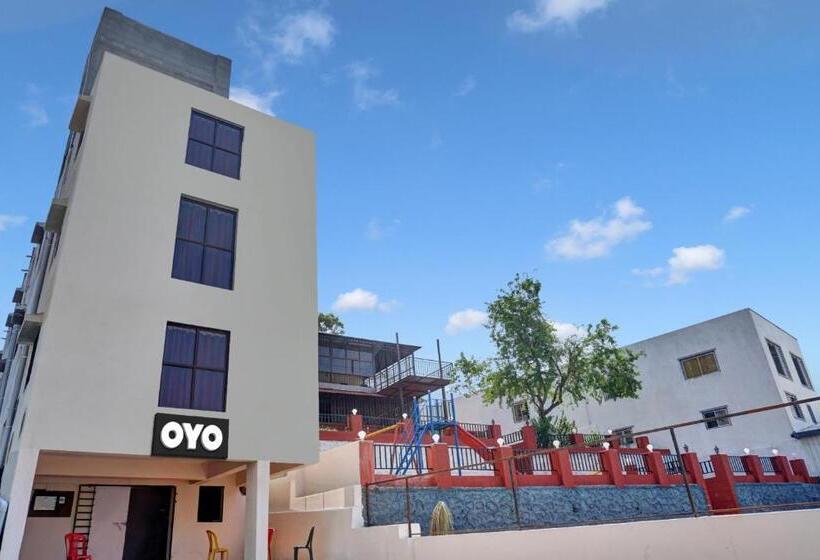 בית מלון כפרי Oyo Flagship Shri Sai Lodging