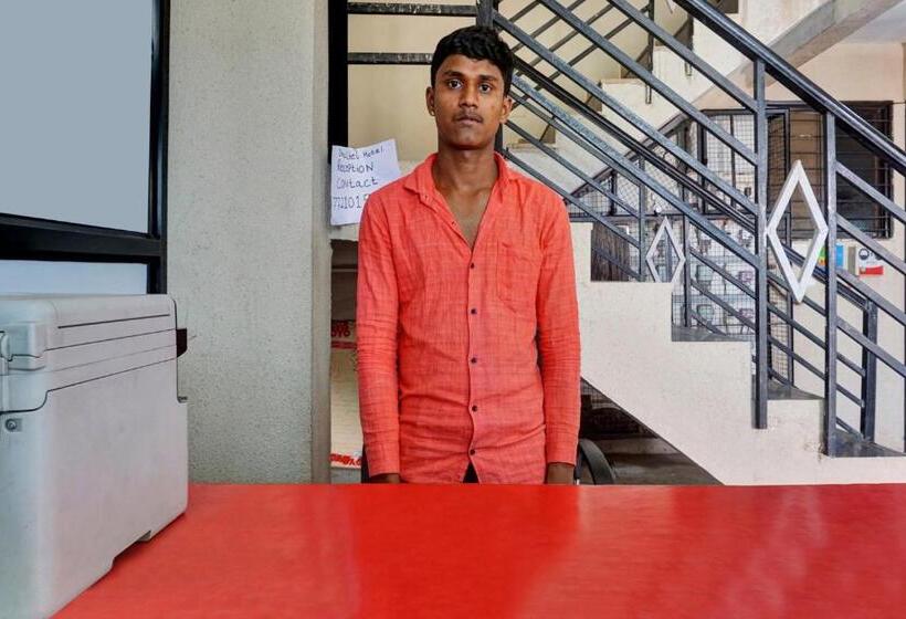 בית מלון כפרי Oyo Flagship Shri Sai Lodging