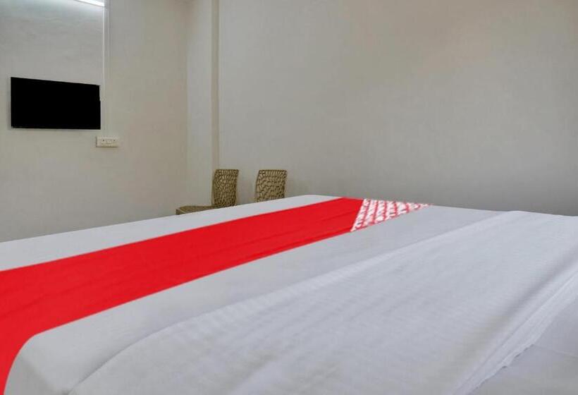 בית מלון כפרי Oyo Flagship Shri Sai Lodging