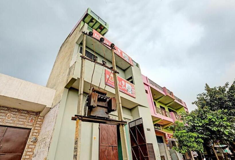 ホテル Oyo Royal Inn