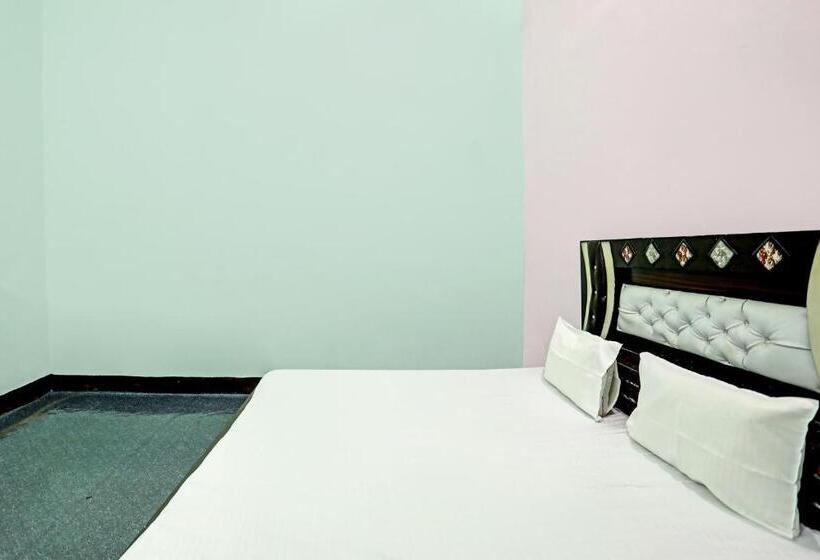 ホテル Oyo Royal Inn