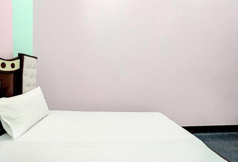 ホテル Oyo Royal Inn