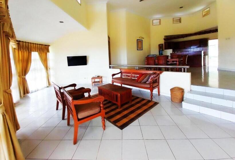 Отель Horison Resort Pondok Layung Anyer