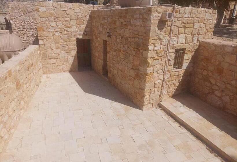 هتل Tafileh Sila A Heritage Village