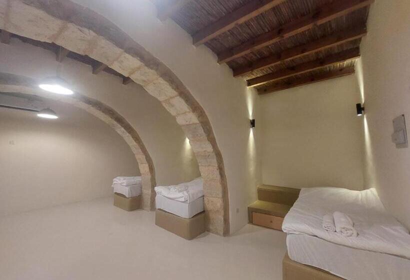 هتل Tafileh Sila A Heritage Village