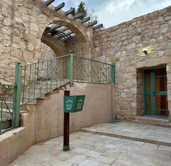 هتل Tafileh Sila A Heritage Village