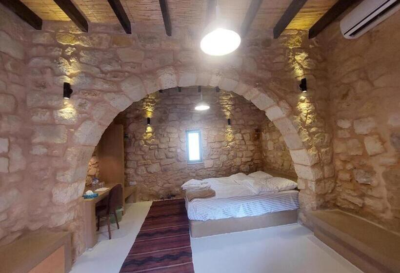 هتل Tafileh Sila A Heritage Village