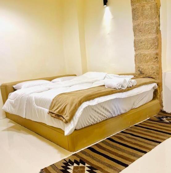 هتل Tafileh Sila A Heritage Village