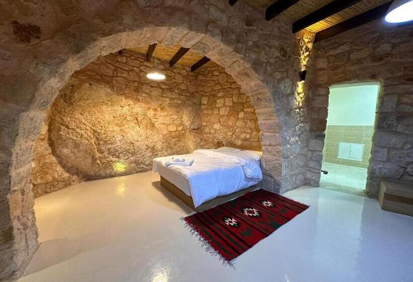 هتل Tafileh Sila A Heritage Village