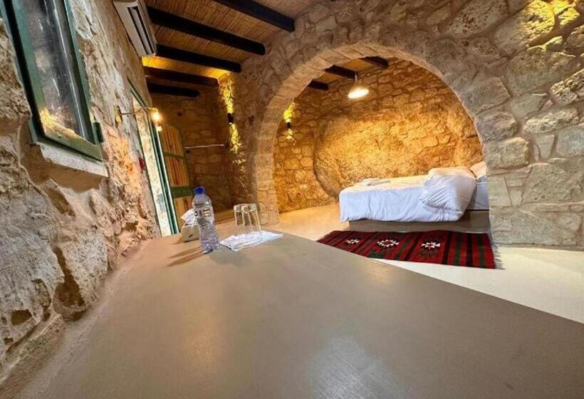 هتل Tafileh Sila A Heritage Village