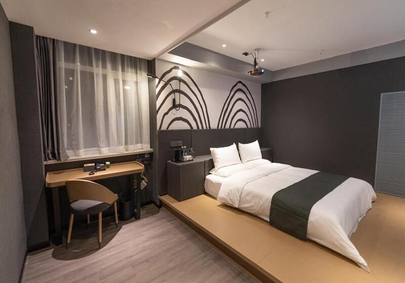 هتل Thank Inn Plus Lanzhou New District Zhongchuan Airport Rainbow City