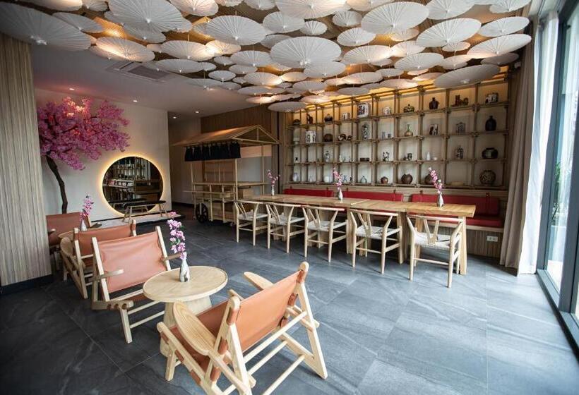 Отель The Arch Phuket