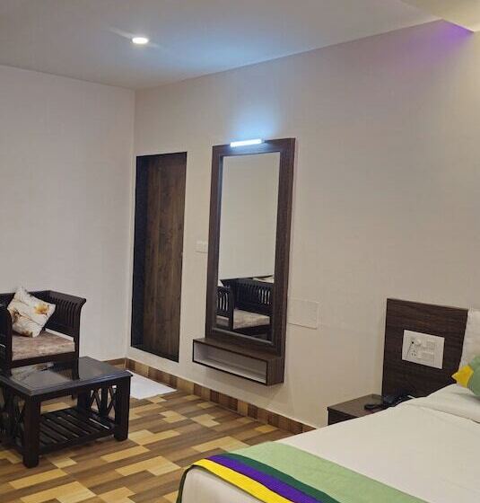 בית מלון כפרי Treebo Elite Plaza, 700 Mtrs From Madikeri Fort