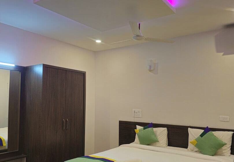 בית מלון כפרי Treebo Elite Plaza, 700 Mtrs From Madikeri Fort