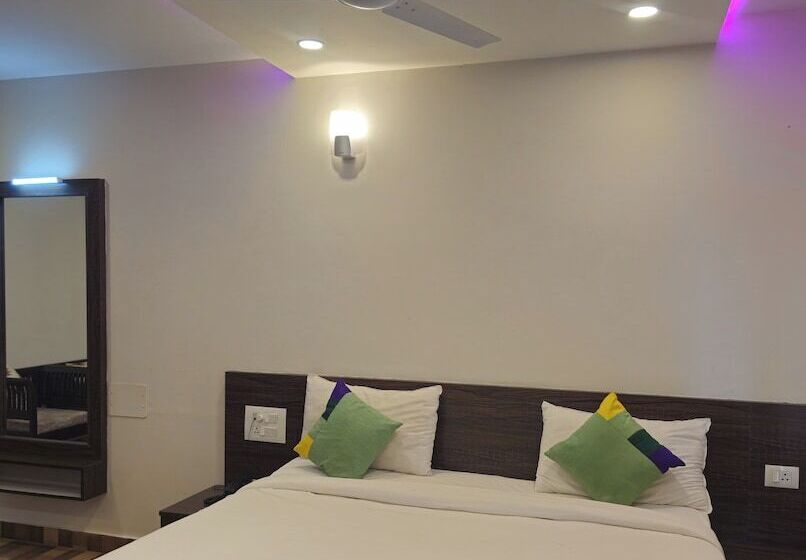 בית מלון כפרי Treebo Elite Plaza, 700 Mtrs From Madikeri Fort