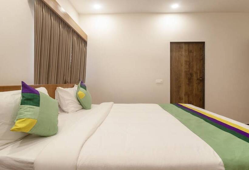 בית מלון כפרי Treebo Elite Plaza, 700 Mtrs From Madikeri Fort